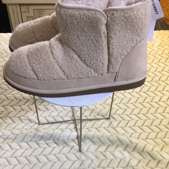 Old Navy Faux fur beige size 9 ankle boots - Picture 2 of 5